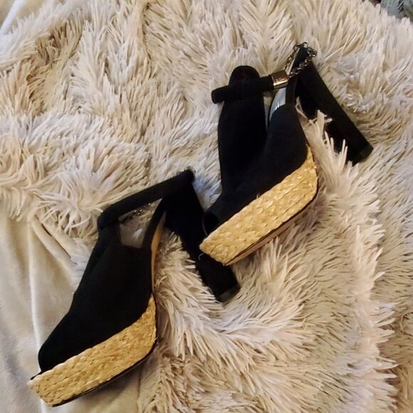 Gorgeous Santa Lolla platform suede heels - Picture 2 of 8